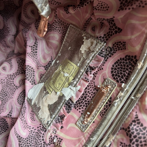 Laundry by Shelli Segal Shoulder Bag with Gold Hardware and Pleated Design - Picture 4 of 8